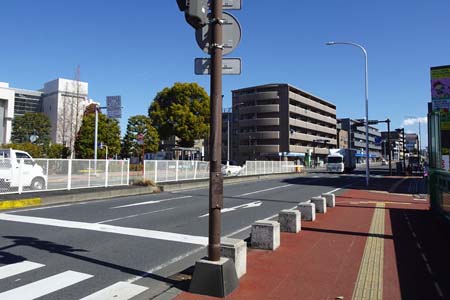 横浜市泉区・交通量が多い長後街道