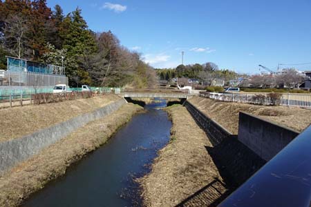 横浜市泉区・橋の先右岸は遊歩道がなくなり