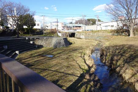 横浜市瀬谷区・二ツ橋水辺公園の先は厚木街道