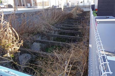 横浜市瀬谷区・住宅地の中を梯子状の明渠