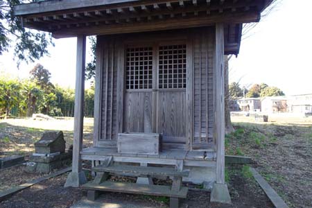 横浜市旭区・杉山大明神の石段上に社