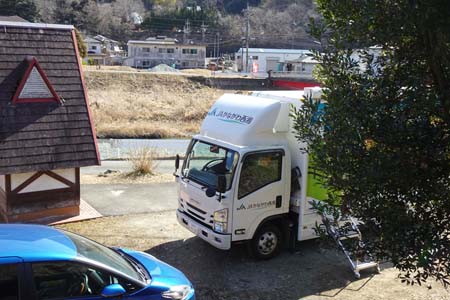 花じょろ道から高松山・ＪＡ神奈川西湘の金融移動店舗車