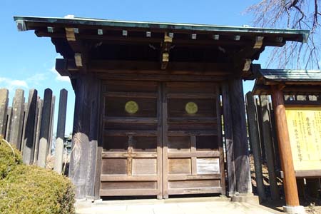 所沢市・不動寺の羅漢堂山門