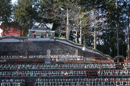 狭山丘陵・たくさんのお地蔵と参道をめぐる竜