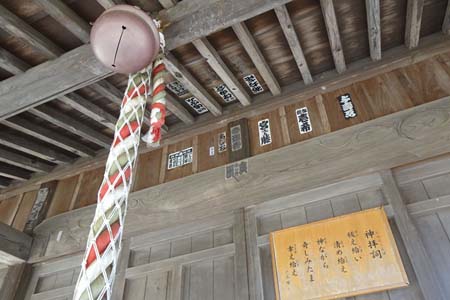 所沢市・荒幡浅間神社の坪鈴と千社札