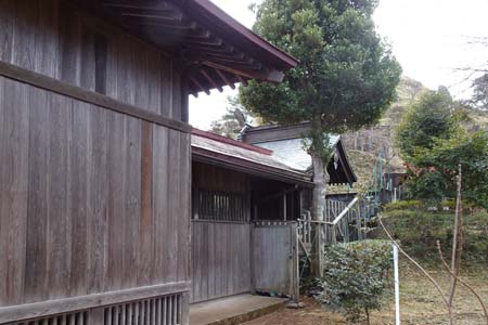 所沢市・荒幡浅間神社の拝殿に続く本殿