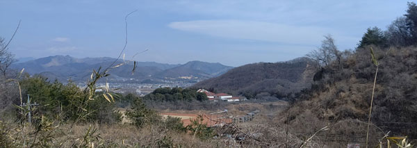 八王子丘陵・塩沢峠から眺める仙人ヶ岳や石尊山