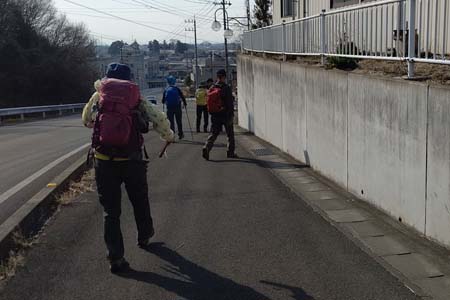 八王子丘陵・住宅地の中を阿佐美駅へ