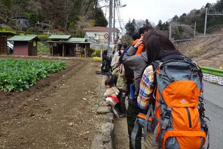 裏高尾から木下沢・梅の里入り口のバス停