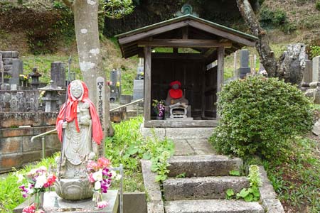 鎌倉市・東光寺の境内