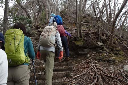 釜伏山・急になった登山道