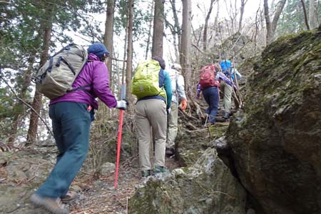 釜伏山・鎖が付いた石段の登り