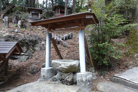 寄居町・姥宮神社の御手水場