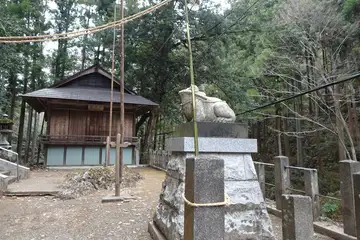 姥宮神社のカエルの狛犬