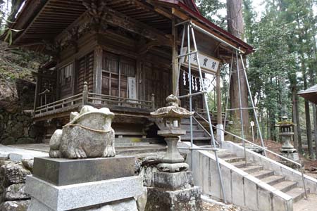 釜伏山・姥山神社の狛犬はガマ