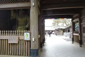 薬王院の山門