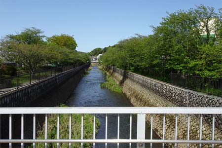 横浜市戸塚区・宇田川の遊歩道