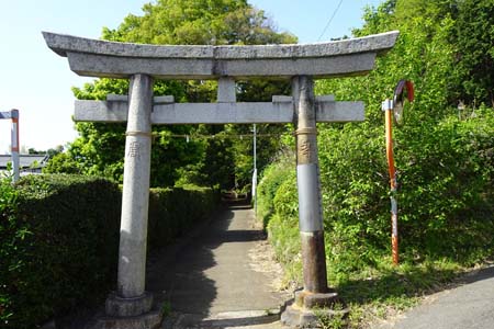 横浜市戸塚区・上俣野神社の鳥居