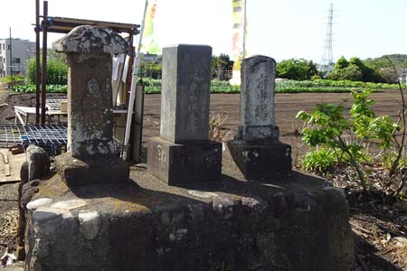 横浜市戸塚区・道端に庚申塚