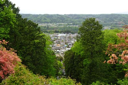 羊山公園から琴平丘陵・目の前には荒川を挟み長尾根の丘陵