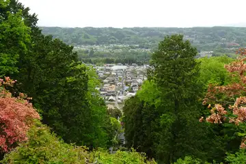 目の前には荒川を挟み長尾根の丘陵