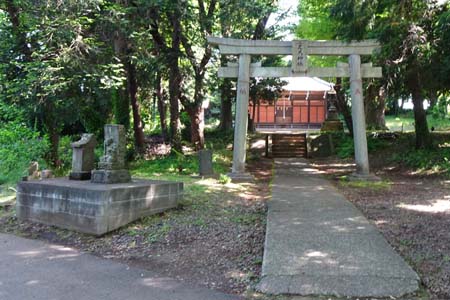 横浜市泉区・左馬神社の参道