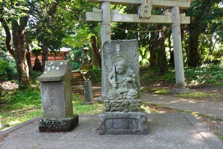横浜市泉区・左馬神社の石仏