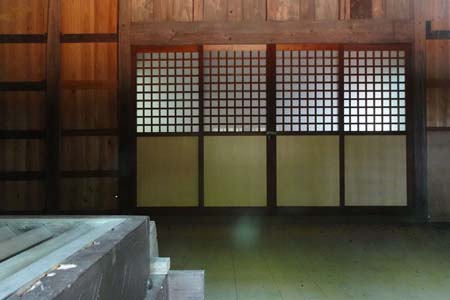 横浜市泉区・左馬神社の拝殿