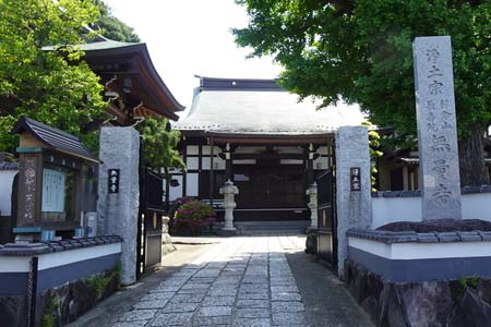 横浜市泉区・無量寺の山門