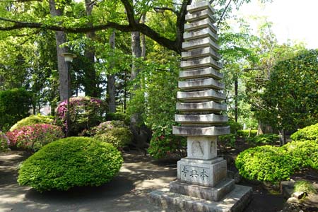 横浜市泉区・本興寺の十三重塔