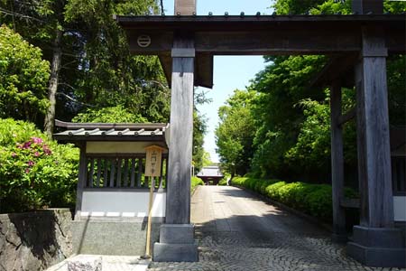 横浜市泉区・本興寺の山門