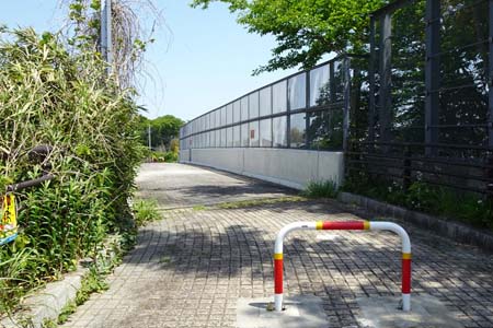 横浜市泉区・新幹線を超える歩道橋