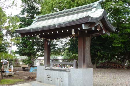 町田市・熊野神社の御手水場