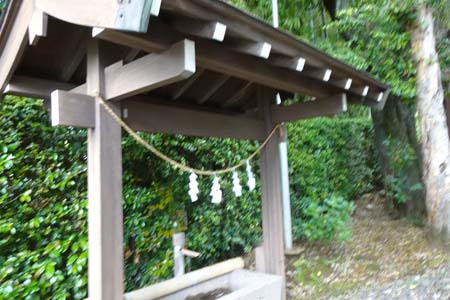 町田市・町谷八坂神社の御手水場