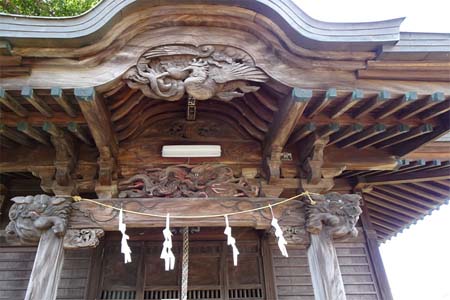 町田市・杉山神社の拝殿に彫刻