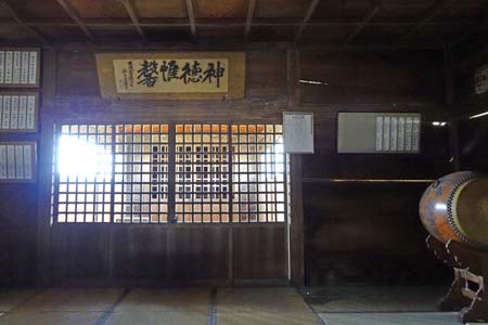 町田市・杉山神社の拝殿