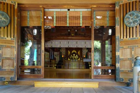 町田市・町田天満宮の拝殿