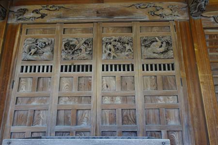 町田市・町田天満宮の彫刻が施された社殿