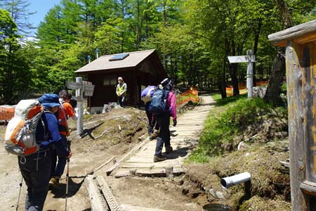 笠取山・笠取小屋はトイレの工事中