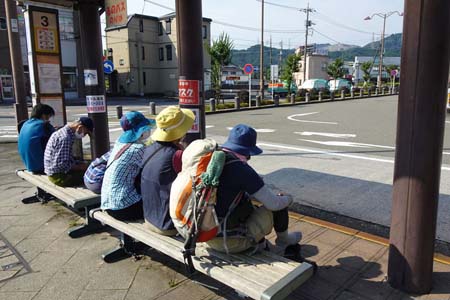 白岩滝から南沢あじさい山・つるつる温泉行きのバス停