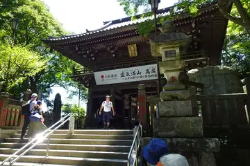 薬王院の山門