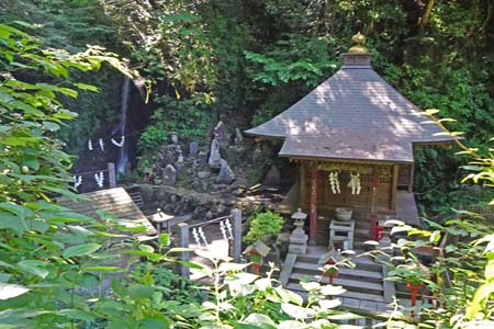 高尾山・琵琶滝の行場