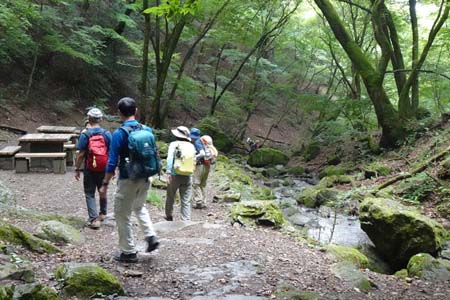 御岳山・ロックガーデンの休憩所