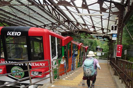 御岳山・ケーブルカーで下ります