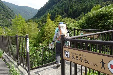 大多摩ウォーキングトレイル・案内板に従い発電所へ