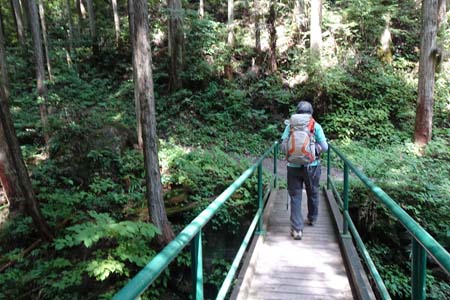 大多摩ウォーキングトレイル・越沢に架かる橋