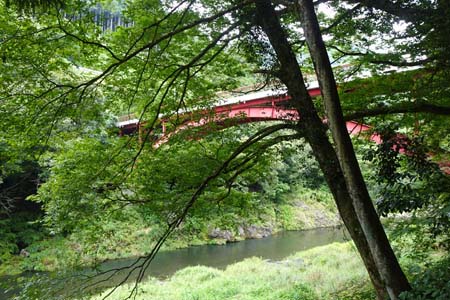 大多摩ウォーキングトレイル・赤い寸庭橋