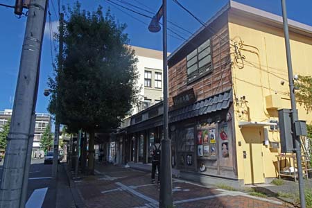 大多摩ウォーキングトレイルＡ－１・青梅駅前の街並み