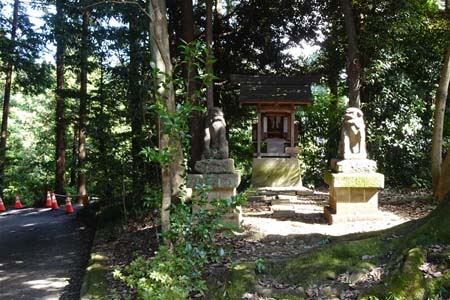 大多摩ウォーキングトレイルＡ－１・住吉神社の石祠