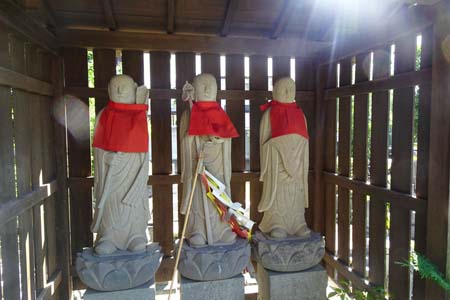 大多摩ウォーキングトレイルＡ－１・延命寺に六地蔵